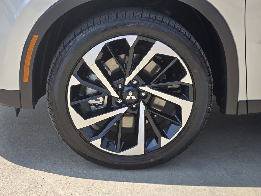 2025 Mitsubishi Outlander Plug-in Hybrid SE - Photo 8