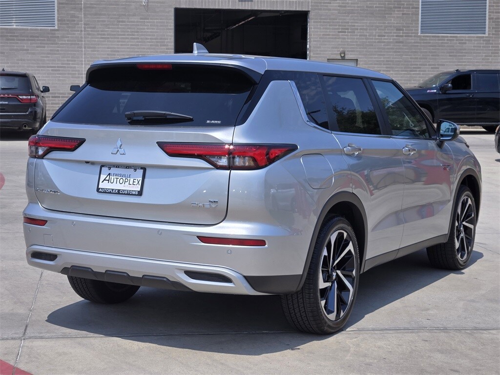 2025 Mitsubishi Outlander PHEV SE photo 3