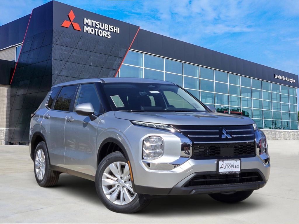 2026 Mitsubishi Outlander ES FWD's photo