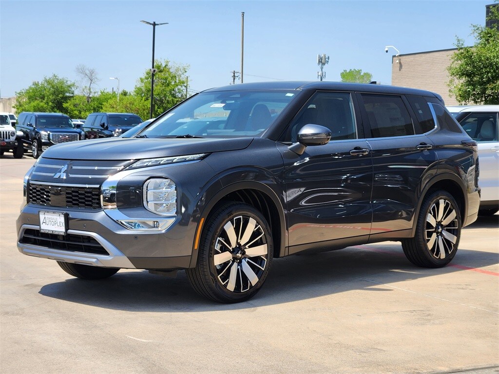 2025 Mitsubishi Outlander SE photo 2