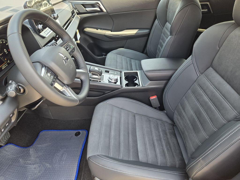 2025 Mitsubishi Outlander Plug-in Hybrid SE - Photo 9
