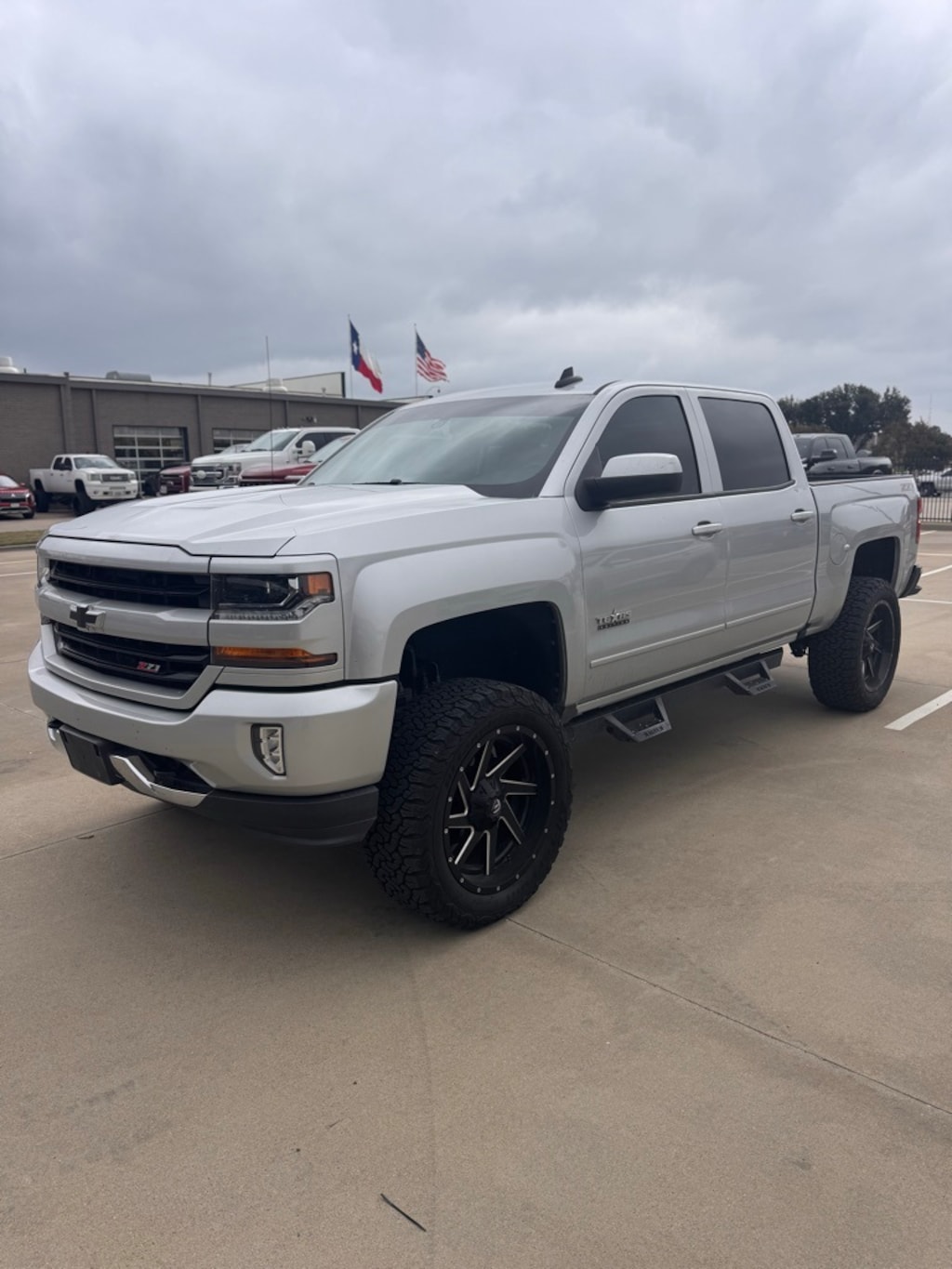 Used 2017 Chevrolet Silverado 1500 LT w/1LT Truck Crew Cab