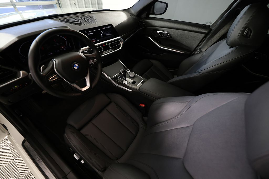 2020 BMW 3 Series 330i - Photo 17