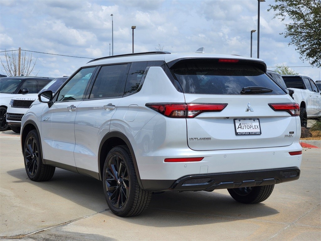 2025 Mitsubishi Outlander PHEV SEL Black Edition photo 3