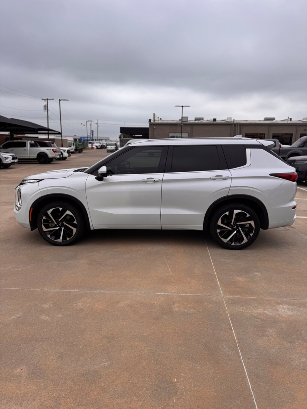 Used 2022 Mitsubishi Outlander SEL CUV