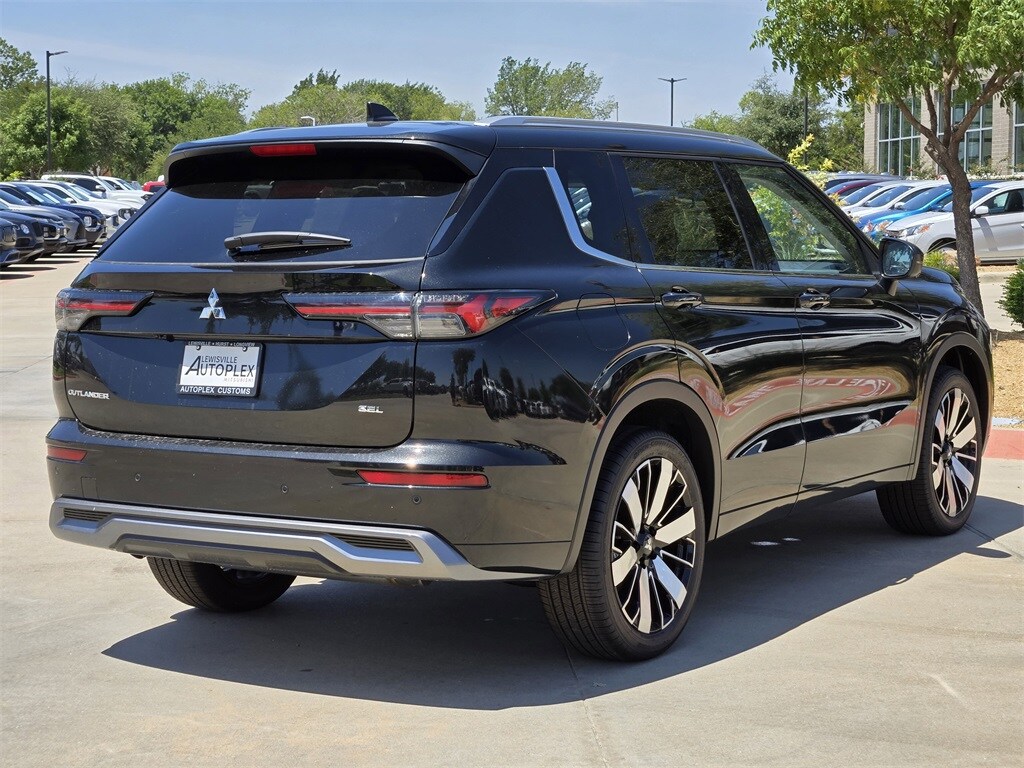 2025 Mitsubishi Outlander SEL photo 4