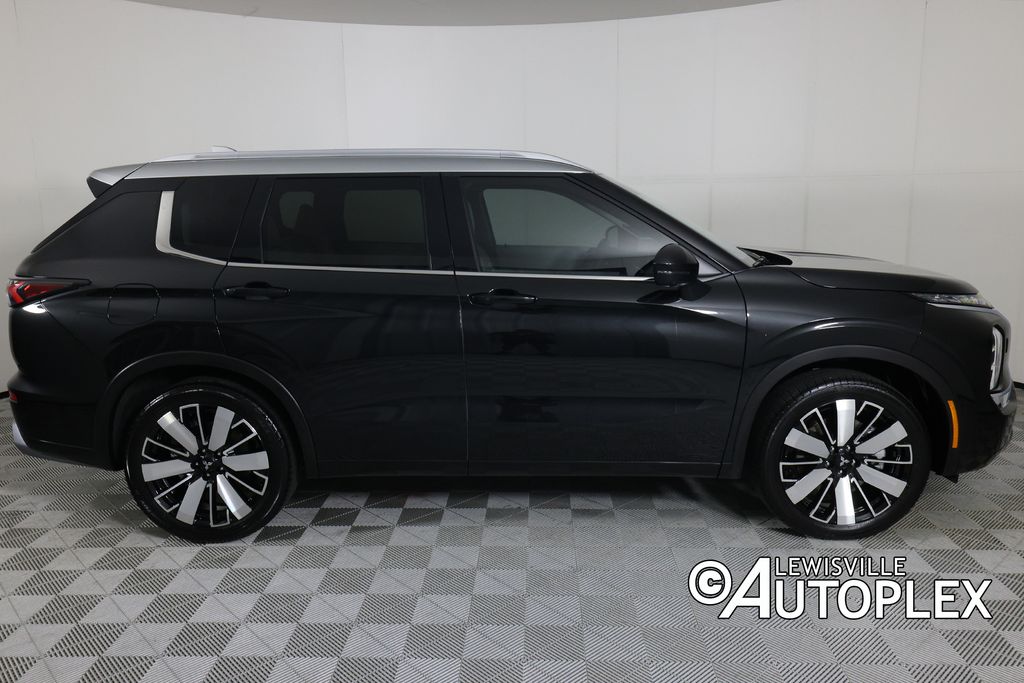 Used 2025 Mitsubishi Outlander Platinum Edition SUV