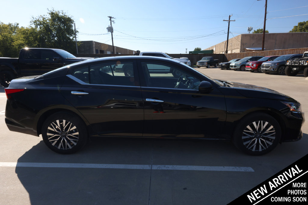 Used 2025 Nissan Altima SV Sedan