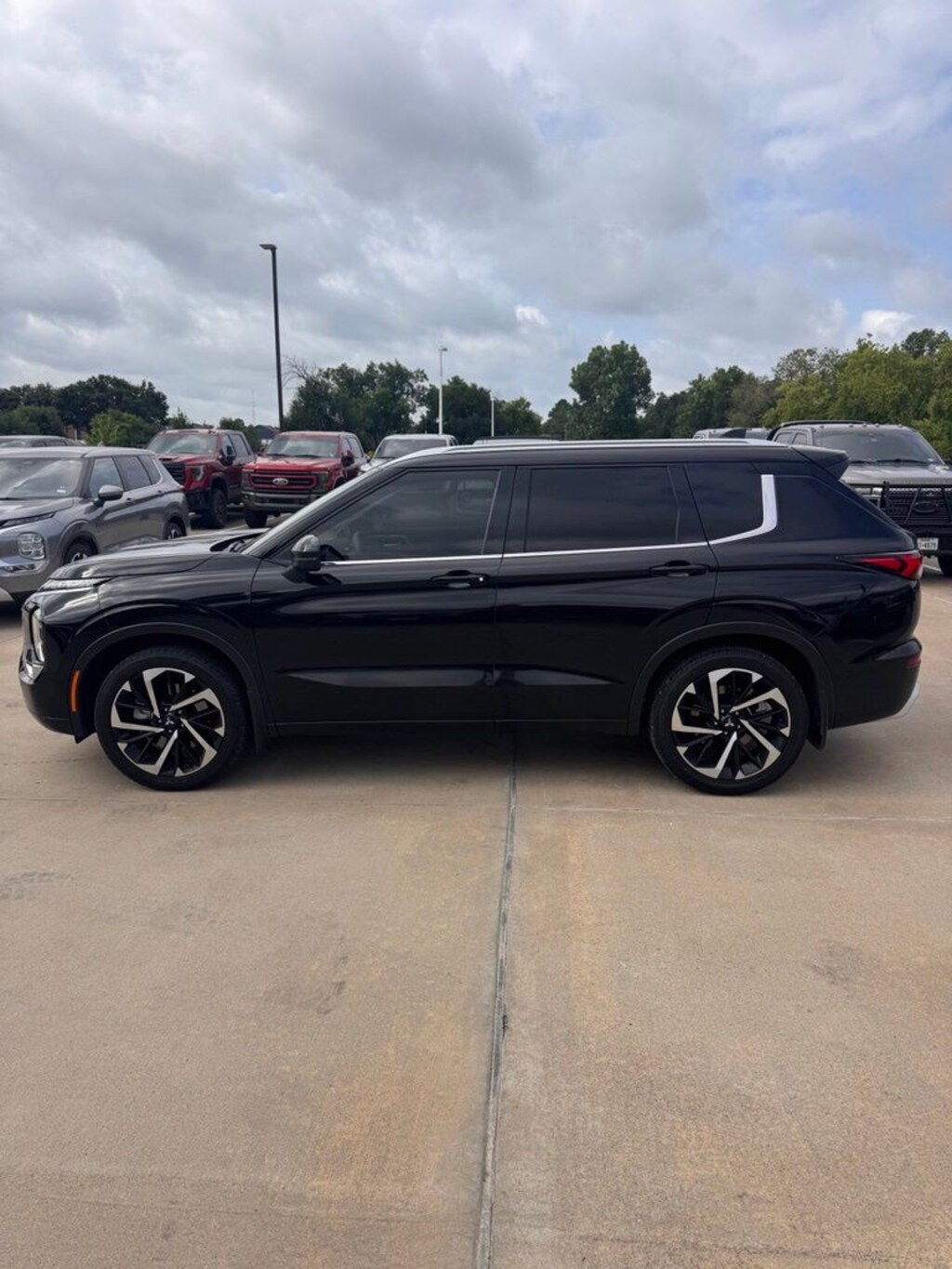 Used 2024 Mitsubishi Outlander SEL SUV