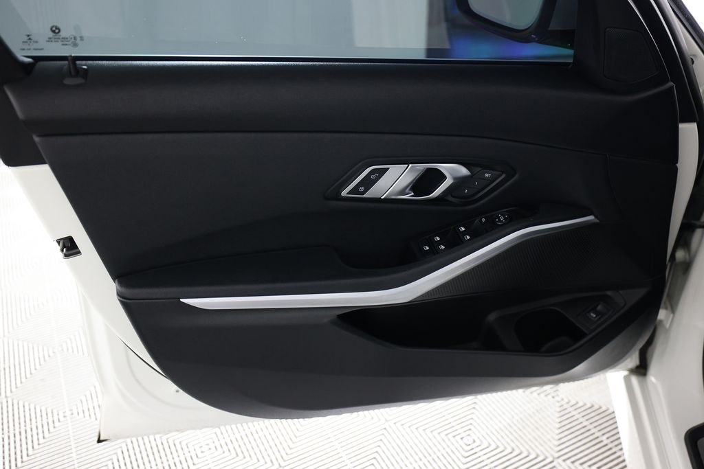 2020 BMW 3 Series 330i - Photo 15