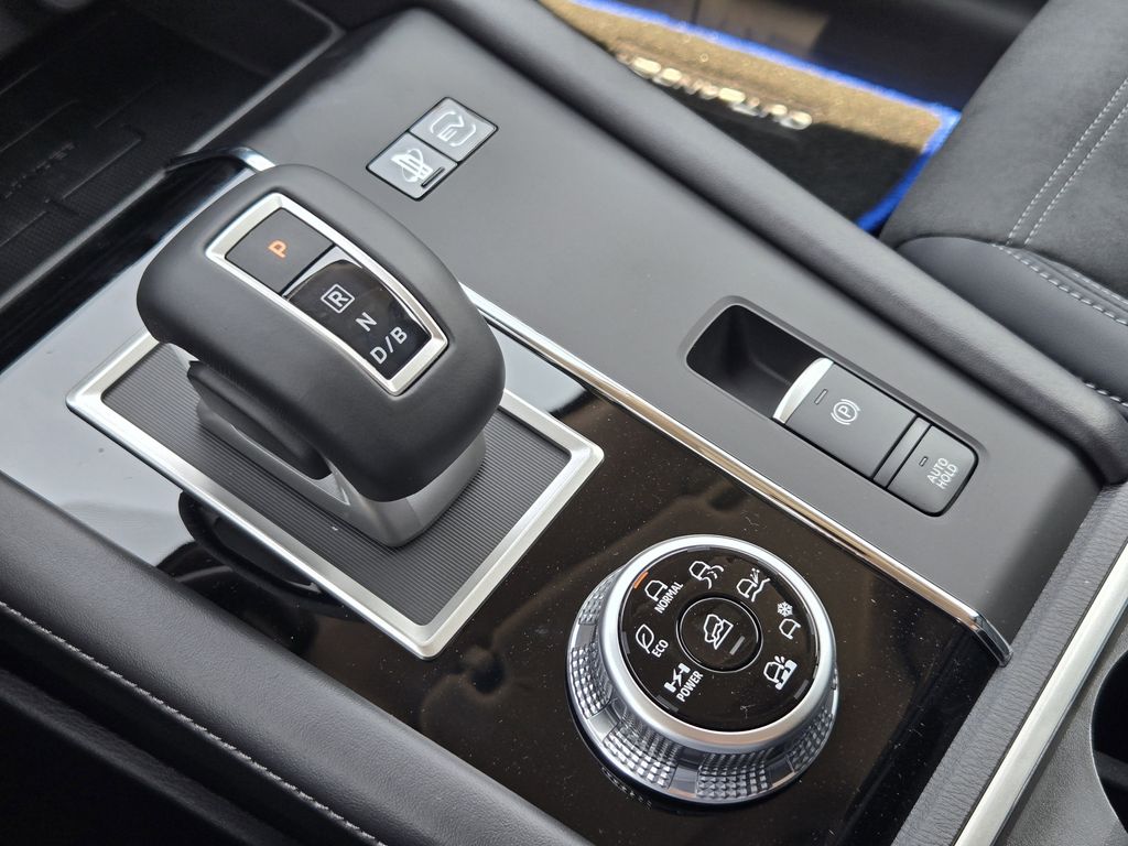 2025 Mitsubishi Outlander Plug-in Hybrid SE - Photo 15