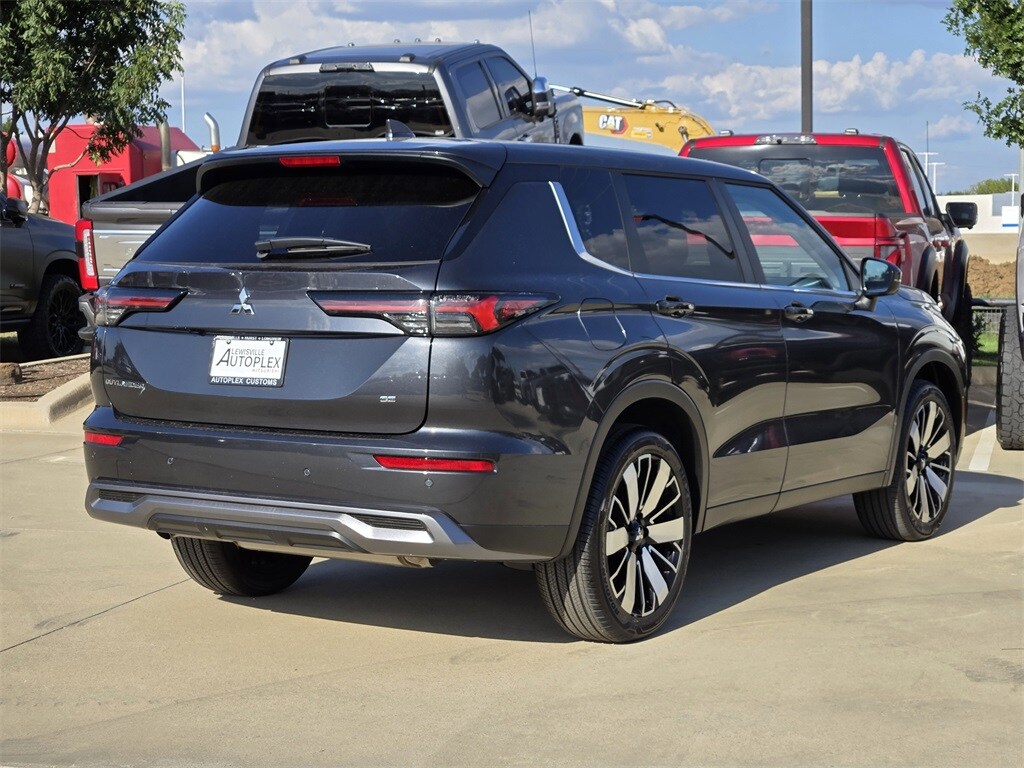 2025 Mitsubishi Outlander SE photo 4