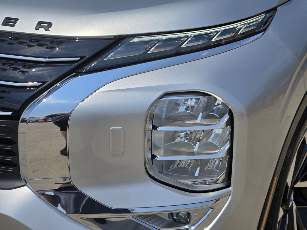 2025 Mitsubishi Outlander Plug-in Hybrid SE - Photo 6