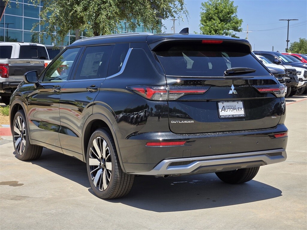 2025 Mitsubishi Outlander SEL photo 3