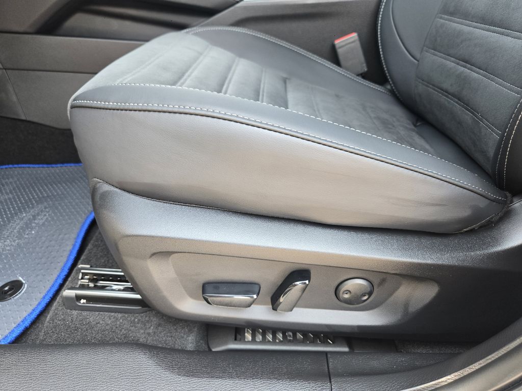 2025 Mitsubishi Outlander Plug-in Hybrid SE - Photo 17