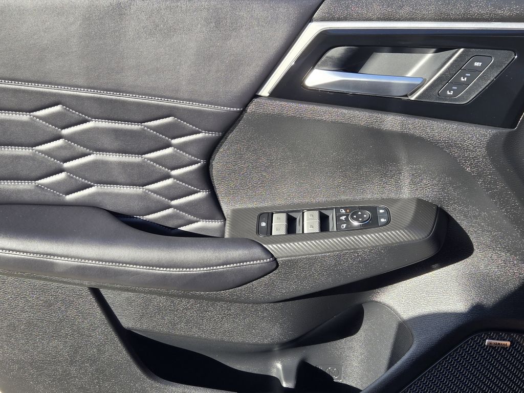 2026 Mitsubishi Outlander SEL - Photo 18