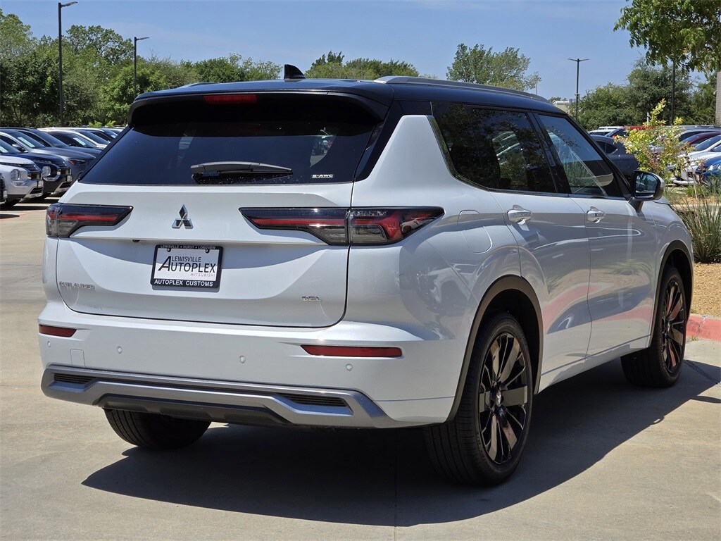 2025 Mitsubishi Outlander SEL photo 3