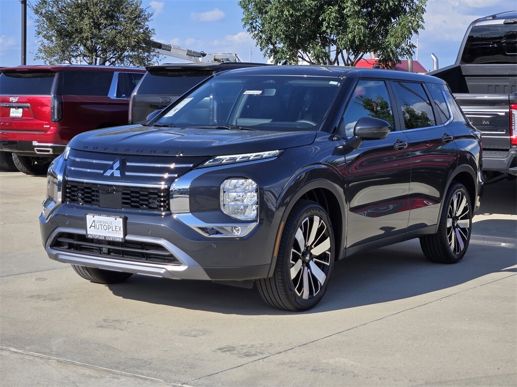 2025 Mitsubishi Outlander SE photo 2