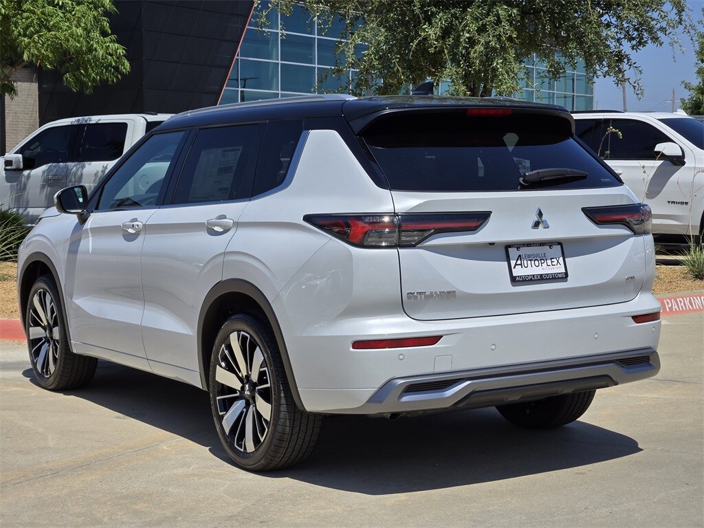 2025 Mitsubishi Outlander SEL photo 3