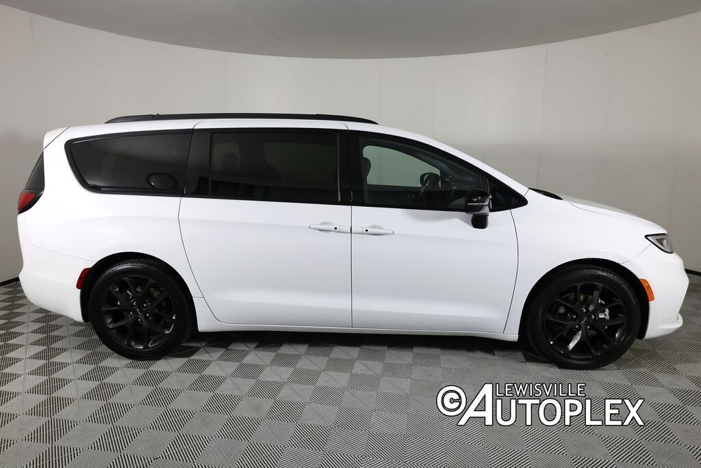 Used 2025 Chrysler Pacifica Limited Van Passenger Van