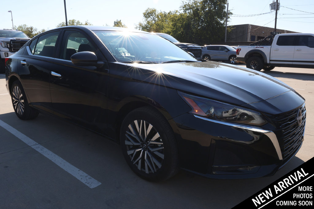 Used 2025 Nissan Altima SV Sedan