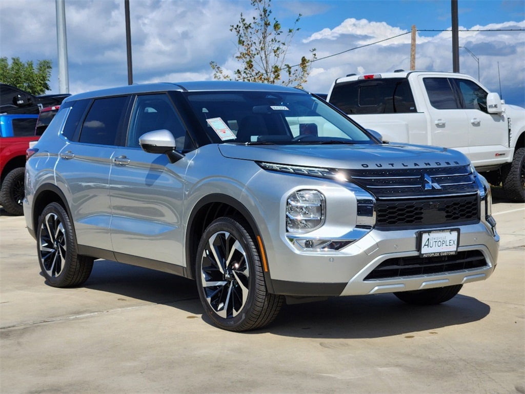 Used 2024 Mitsubishi Outlander SE with VIN JA4J3VA8XRZ012706 for sale in Lewisville, TX