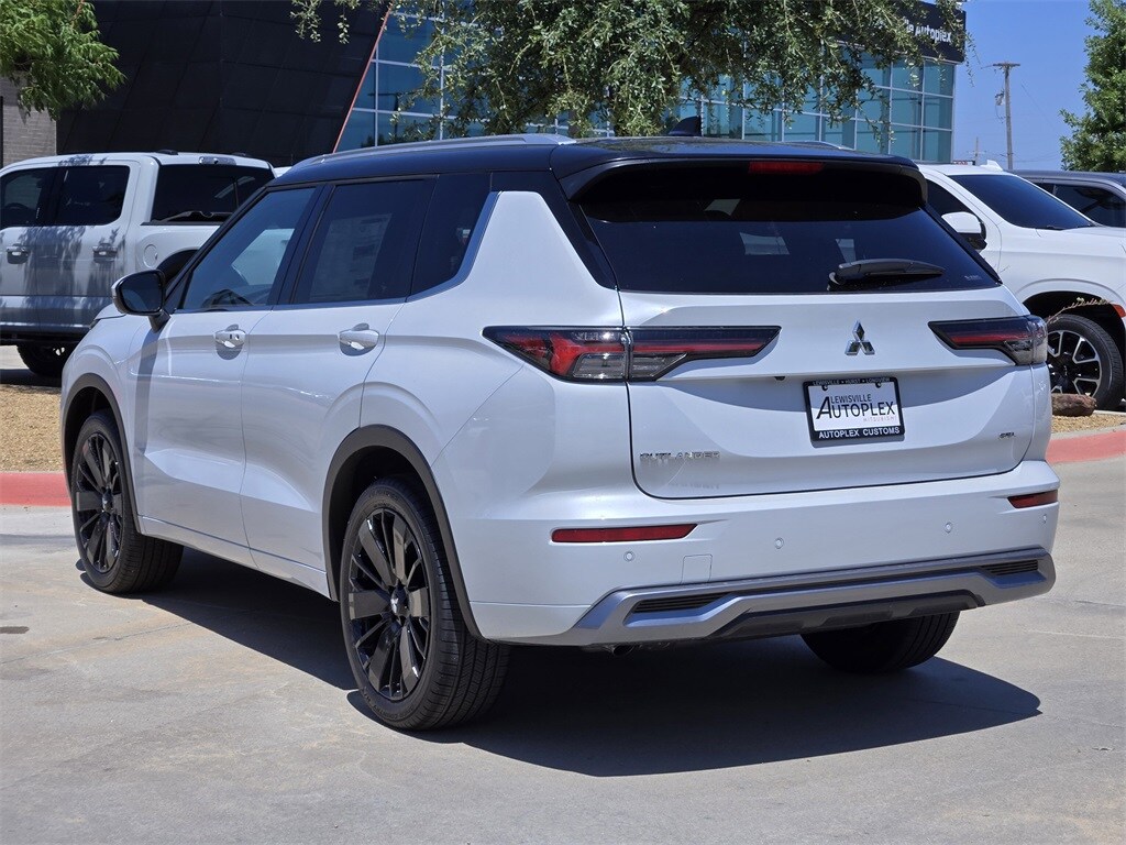 2025 Mitsubishi Outlander SEL photo 2