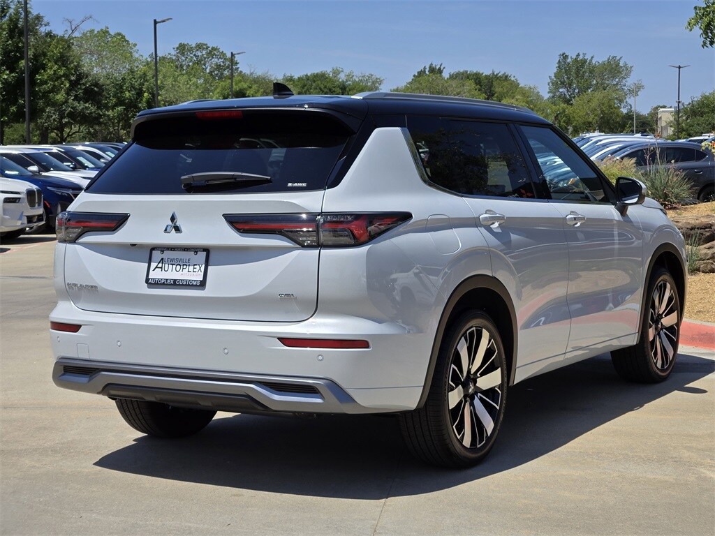 2025 Mitsubishi Outlander SEL photo 4
