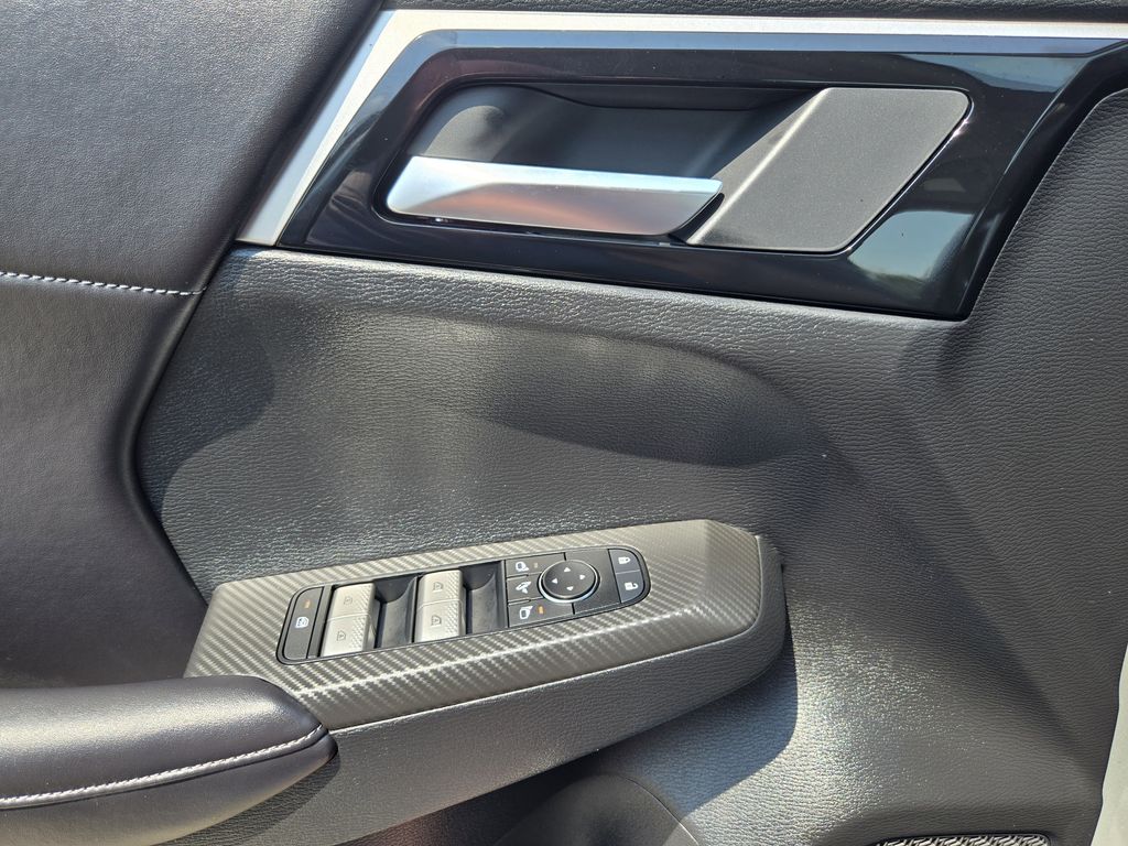 2025 Mitsubishi Outlander Plug-in Hybrid SE - Photo 16