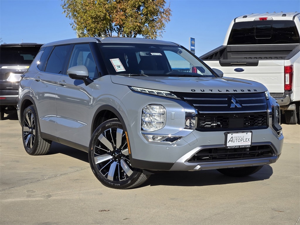 2026 Mitsubishi Outlander SE's photo