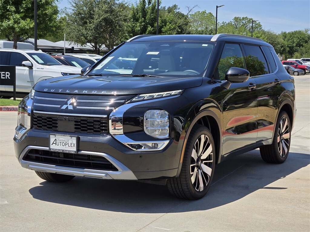 2025 Mitsubishi Outlander SEL photo 2