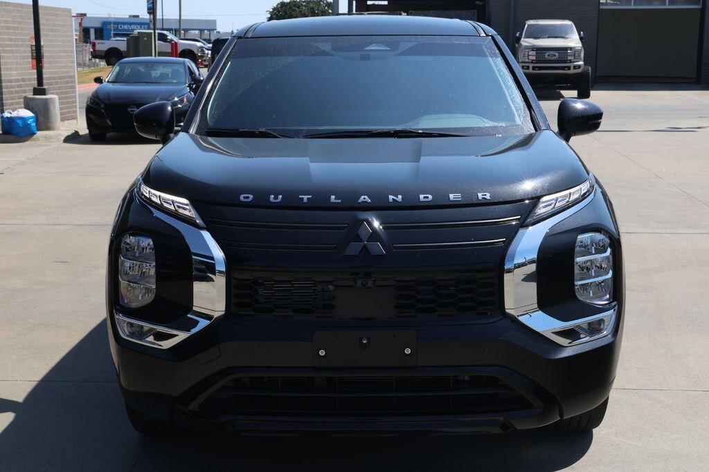 Used 2026 Mitsubishi Outlander LE SUV