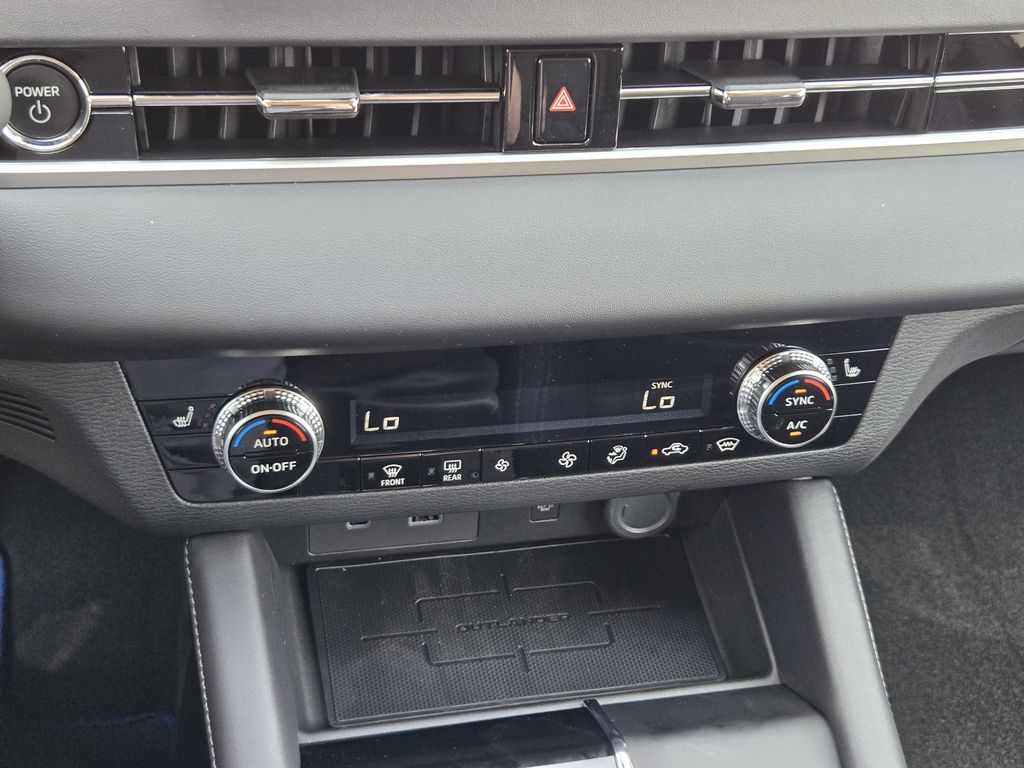 2025 Mitsubishi Outlander Plug-in Hybrid SE - Photo 14