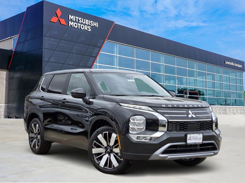 2026 Mitsubishi Outlander SE FWD's photo