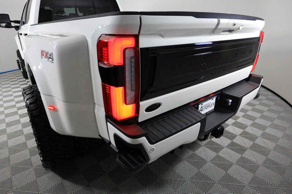 2025 Ford F-450 Super Duty Platinum - Photo 58