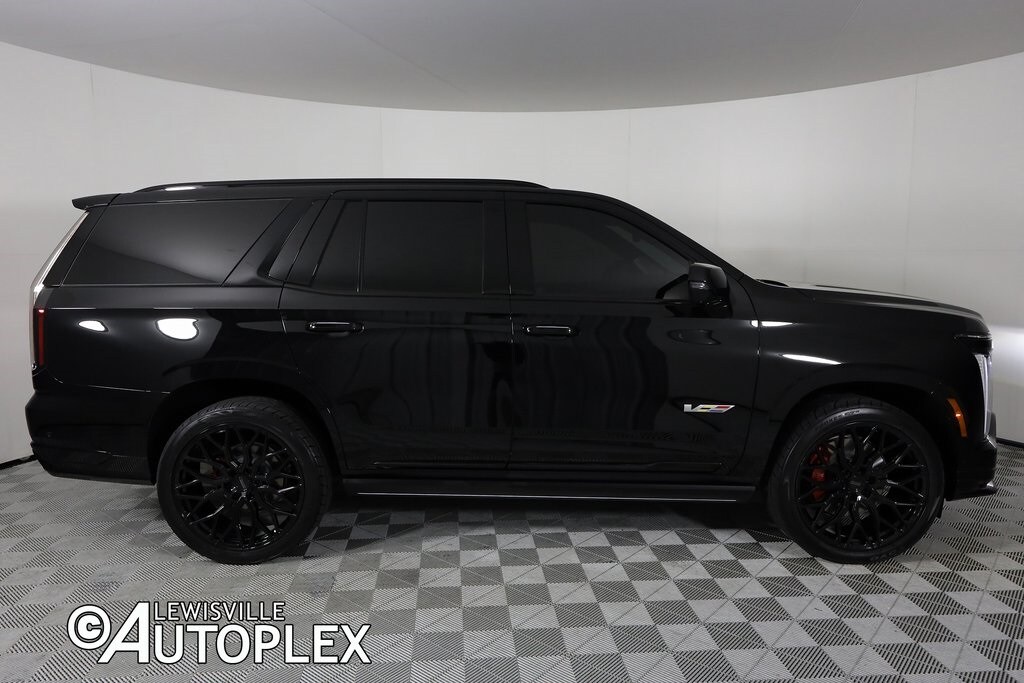2025 Cadillac Escalade V-Series photo 2