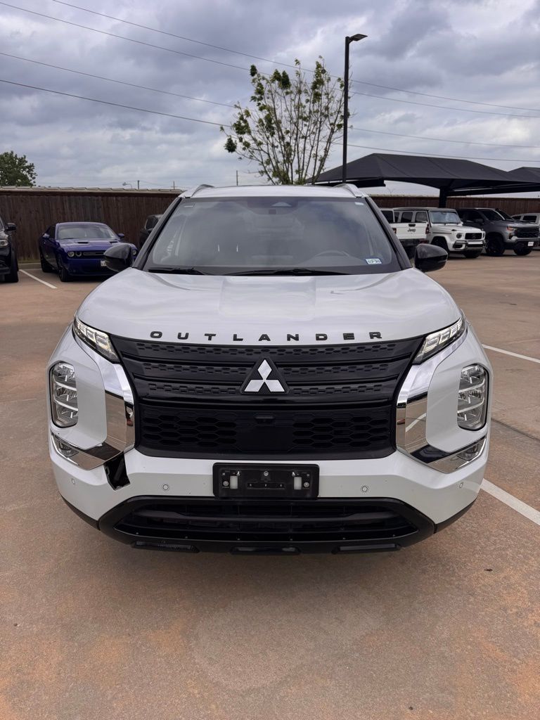 2022 Mitsubishi Outlander Black Edition