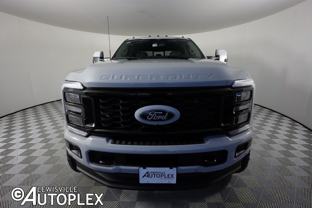 2025 Ford F-450 Platinum photo 2