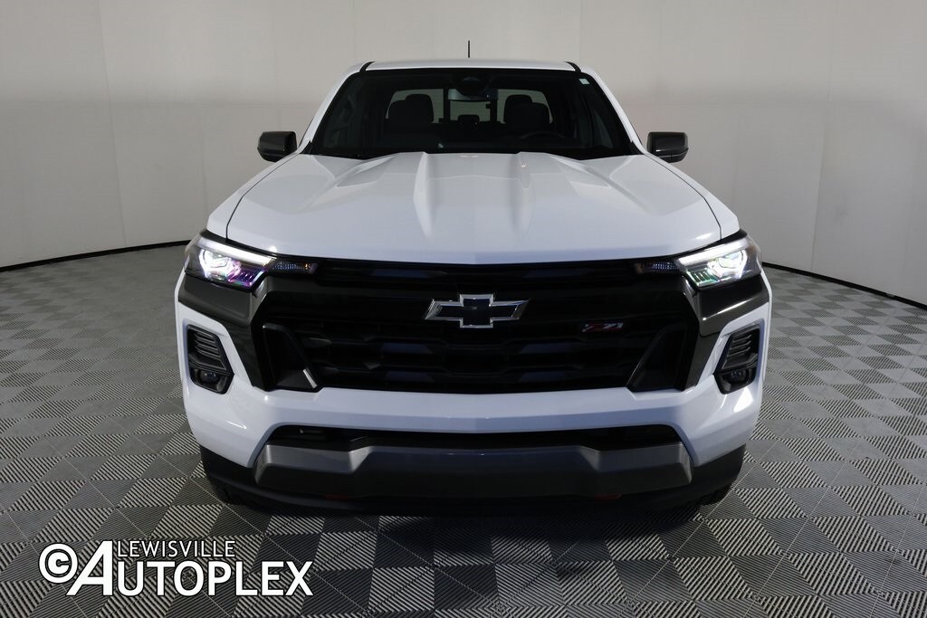 2024 Chevrolet Colorado Z71 photo 2