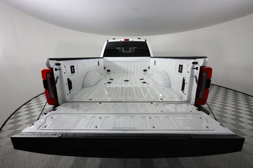 2025 Ford F-450 Super Duty Platinum - Photo 7