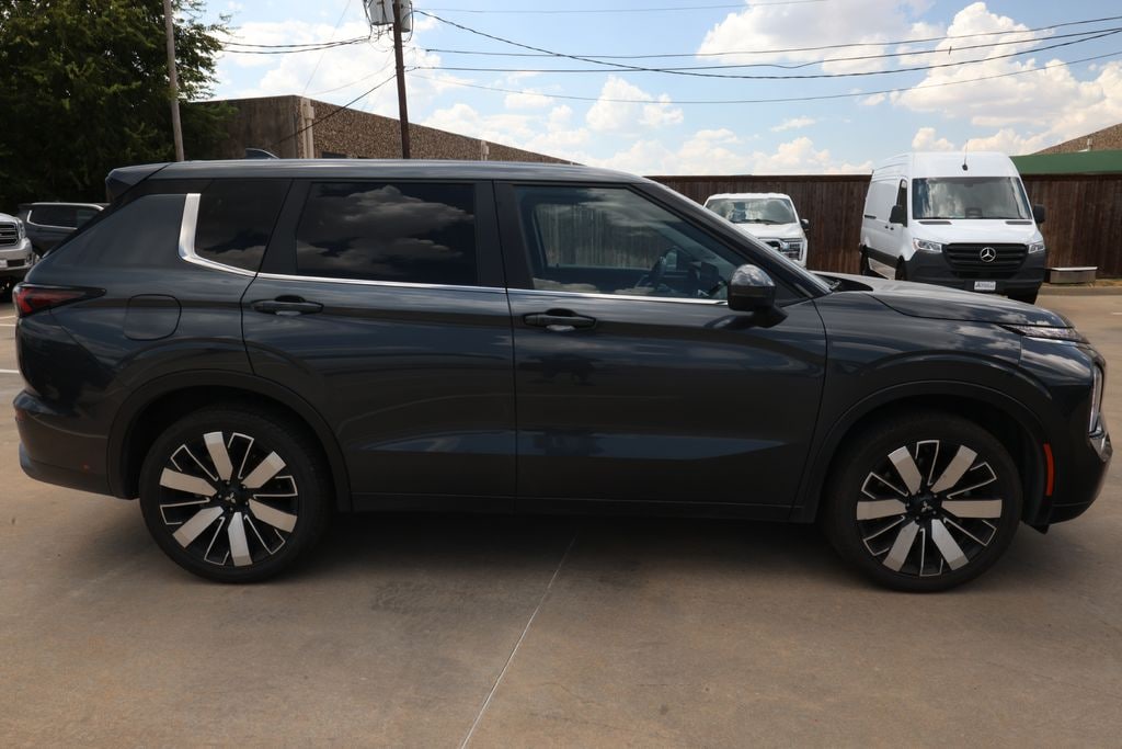 Used 2025 Mitsubishi Outlander SE SUV