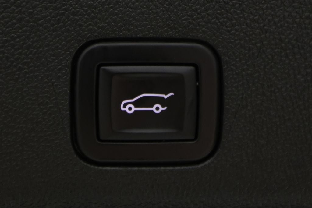 2025 GMC Yukon AT4 - Photo 16
