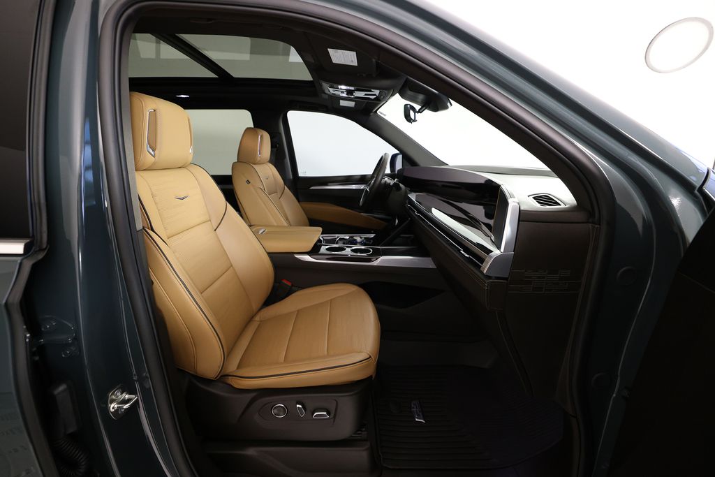2026 Cadillac Escalade Luxury - Photo 10