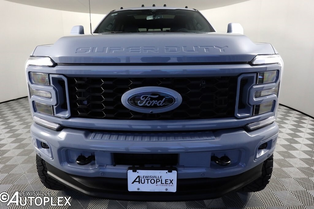 2025 Ford F-350 Platinum photo 2
