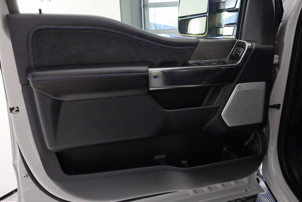 2025 Ford F-250 Super Duty Platinum - Photo 14
