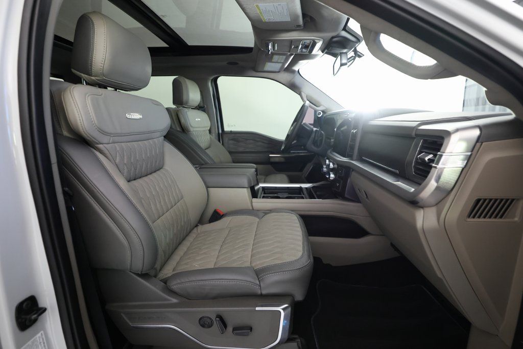 2025 Ford F-350 Super Duty Platinum - Photo 11