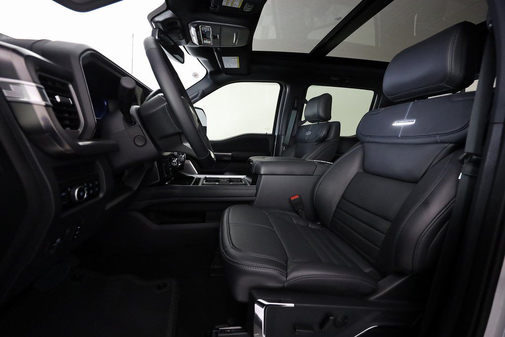 2025 Ford F-250 Super Duty Platinum - Photo 17