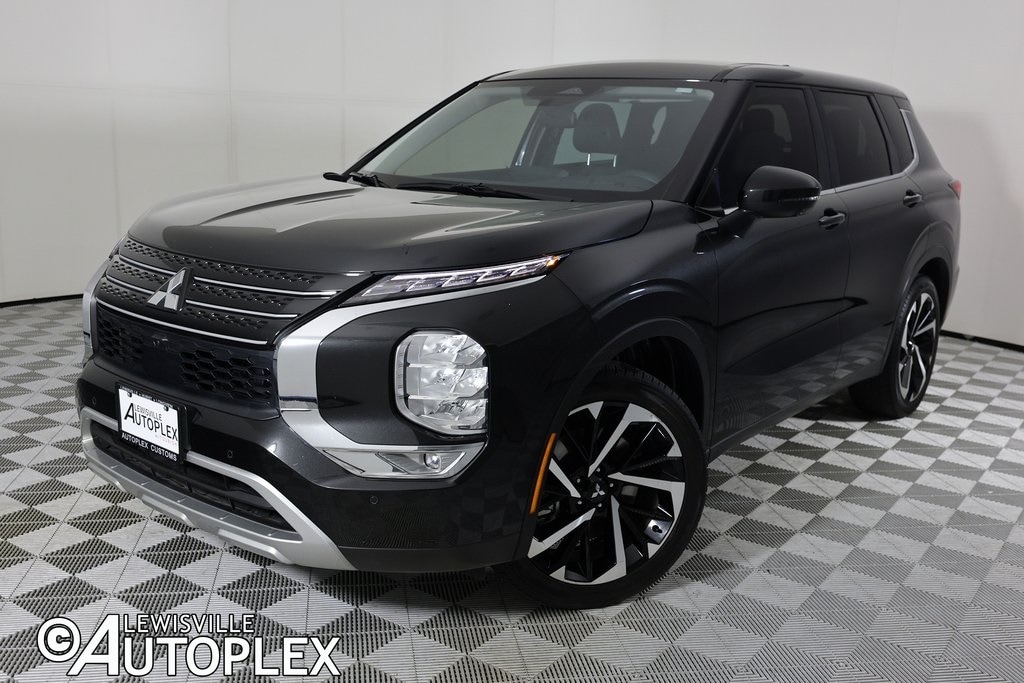 2023 Mitsubishi Outlander SE's photo