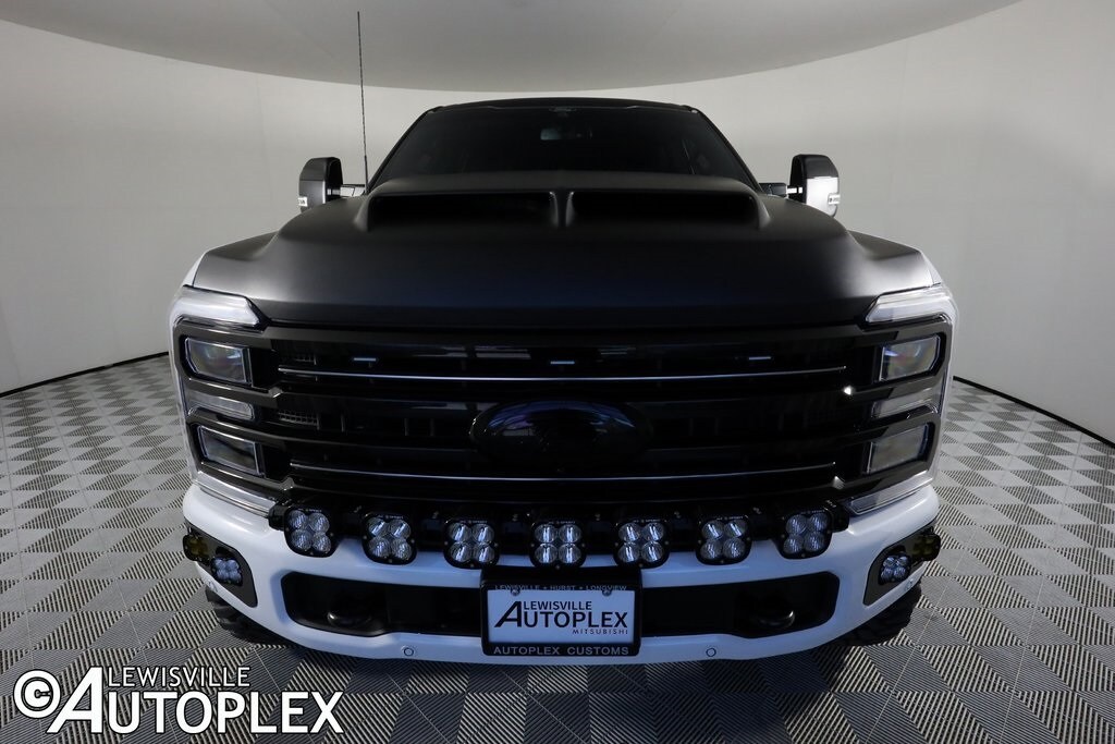 2025 Ford F-250 Platinum photo 2