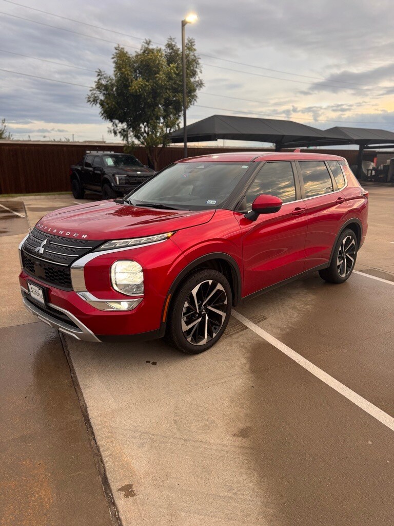 2022 Mitsubishi Outlander SE photo 2